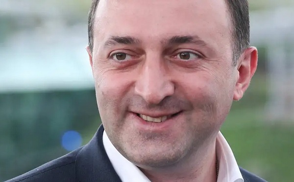 ადვოკატის ინფორმაციით, ირაკლი ღარიბაშვილის ბინა დააყადაღეს