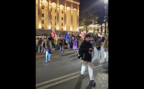 უწყვეტი პროტესტის 342-ე დღეს რუსთაველის გამზირი კვლავ გადაიკეტა