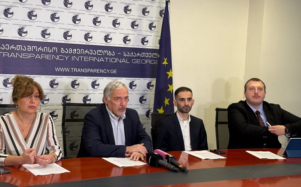 არასამთავრობოების განცხადებით, "ქართული ოცნების" მიერ საკონსტიტუციო სასამართლოში შეტანილი სარჩელი პარტიების აკრძალვის შესახებ, არასამართლებრივ საფუძველზეა აგებული და ეფუძნება უკანონოდ შექმნილი კომისიის დასკვნას