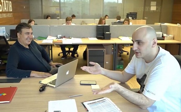 ერთ ჰექტარზე კი არა, ერთი საკნის დაშორებით ვიმყოფებით საპყრობილის მესამე სართულზე და შეგვეძლო, გაგვერკვია ნებისმიერი გაუგებრობა - მიხეილ სააკაშვილი ნიკა მელიას