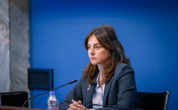 გიგი წერეთელი და თინა ბოკუჩავა ორი დღეა, ეუთო-ს კონფერენციის პარალელურად, დერეფნებში დადიან და მთელ საქართველოს საკუთარ აზრებს ეუთო-ს გადაწყვეტილებად ასაღებენ - მაია ბითაძე