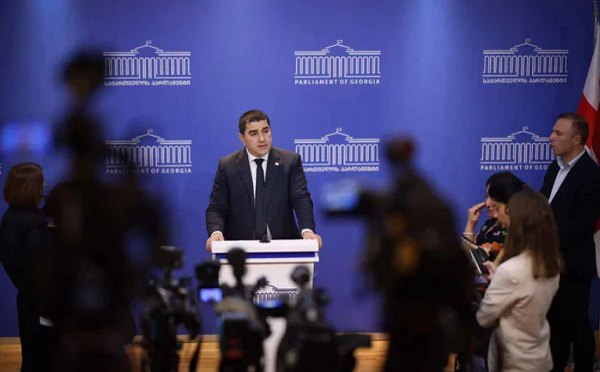 პეტერ ფიშერი მასხრად იგდებს ქართულ სახელმწიფოს, საზოგადოებას, გასაკვირია რაც ვნახეთ - გუშინ მივიდა და მხარდაჭერა გამოუცხადა ექსტრემისტებს - შალვა პაპუაშვილი