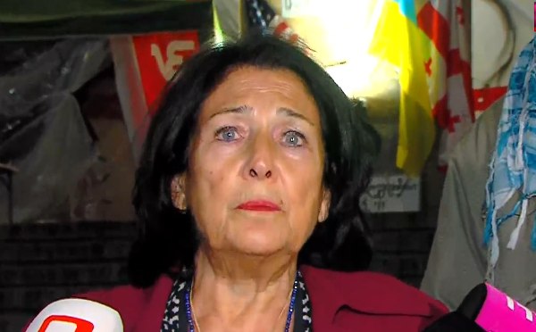 ყველაფერი ის, რაც წერია ევროკომისიის ანგარიშში, არის მხოლოდ "ქართული ოცნების" პასუხისმგებლობა, ეს იყო განზრახ გადაწყვეტილი, მოსკოვის მითითებით, ჩვენი ევროპისკენ სვლის შეჩერება - სალომე ზურაბიშვილი