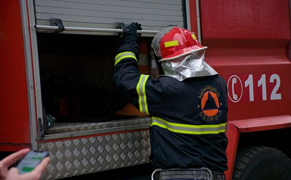 ბაღდათში, სოფელ ხანის მიმდებარედ, შერეული ტყის ფერდობზე ხანძარია