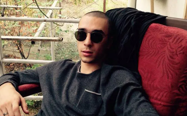 მედიის ცნობით, ჯაკო ჩარკვიანი, რომელიც სუპერმარკეტის თანამშრომლების მიმართ ჯგუფურ ძალადობაში მონაწილეობდა, პოლიციას ჩაბარდა