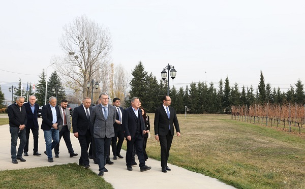 ჯიღაურას მრავალწლოვანი კულტურების ბაზამ აზერბაიჯანის რესპუბლიკის სამთავრობო დელეგაციას უმასპინძლა