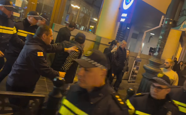 გავრცელებული ცნობით, პოლიციამ საპროტესტო აქციაზე არასრულწლოვანი დააკავა