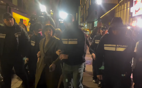 არსებული ინფორმაციით, თავისუფლების მეტროსთან აქციის რამდენიმე მონაწილე დააკავეს