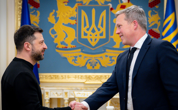 აშშ-ის ოფიციალურმა პირებმა ნატო-ელ მოკავშირეებს განუცხადეს, რომ თუ კიევი “სამშვიდობო გეგმას“ ხელს არ მოაწერს, მომავალში უარესი შეთანხმების წინაშე აღმოჩნდება - The Guardian