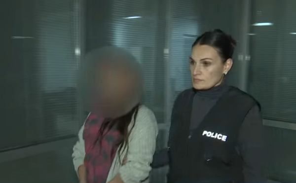 დააკავეს ქალი, რომელმაც არასრულწლოვან შვილებზე ფიზიკურად იძალადა