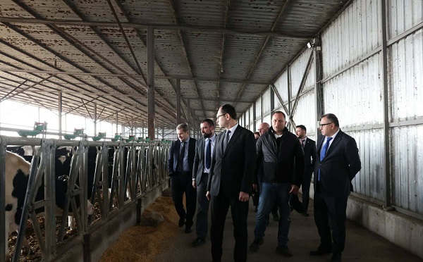 აზერბაიჯანის სოფლის მეურნეობის მინისტრმა ქვემო ქართლის რეგიონში კომპანიის „გარდაბნის მესაქონლეობა“ ფერმა დაათვალიერა