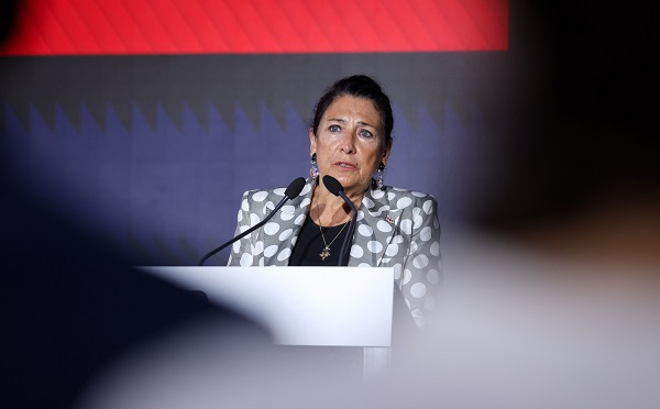 საქართველო არა მხოლოდ რუსეთის ხელში ვარდება, არამედ მის პრაქტიკასაც იმეორებს: მაღალი დონის კორუფცია, პარტიებისა და არასამთავრობო ორგანიზაციების აკრძალვა, რეპრესიული კანონები - სალომე ზურაბიშვილი