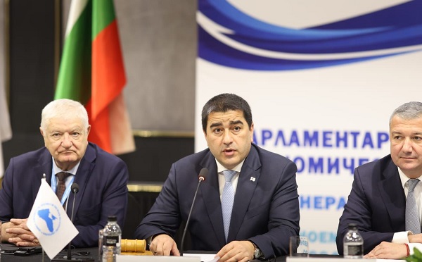 ჩვენ გვჯერა, რომ დიალოგი და თანამშრომლობა სტაბილურობას განაპირობებს, ხოლო სტაბილურობა განვითარებას უწყობს ხელს. სწორედ ამ სულისკვეთებით იბარებს საქართველო PABSEC-ის და BSEC-ის თავმჯდომარეობას - შალვა პაპუაშვილი