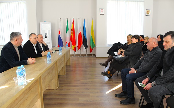 გურჯაანში ქარსაფარი ზოლების აღდგენისა და გაშენების საკითხებზე სამუშაო შეხვედრა გაიმართა