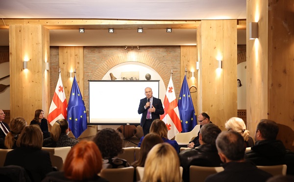 პლასტიკის პარკების რეგულირების საკითხზე მწარმოებლებთან შეხვედრა გაიმართა