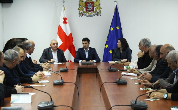 მარნეულში ქარსაფარი ზოლების აღდგენის საკითხებზე ფერმერებთან იმსჯელეს