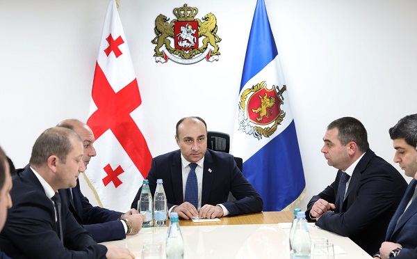 გეკა გელაძემ მცხეთა-მთიანეთისა და აფხაზეთის ავტონომიური რესპუბლიკის პოლიციის დეპარტამენტების ახალი დირექტორები თანამშრომლებს წარუდგინა