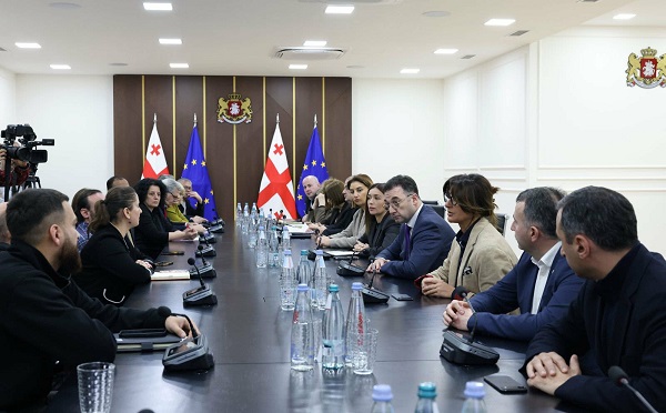 რუსთავის ჰაერის გაუმჯობესების საკითხზე საწარმოების წარმომადგენლებთან შეხვედრა გაიმართა