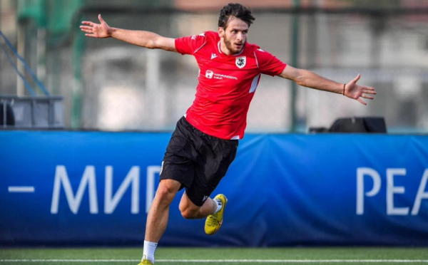 ფეხბურთის ფედერაციის ვერსიით, საქართველოს 2025 წლის საუკეთესო ფეხბურთელად ხვიჩა კვარაცხელია დასახელდა 