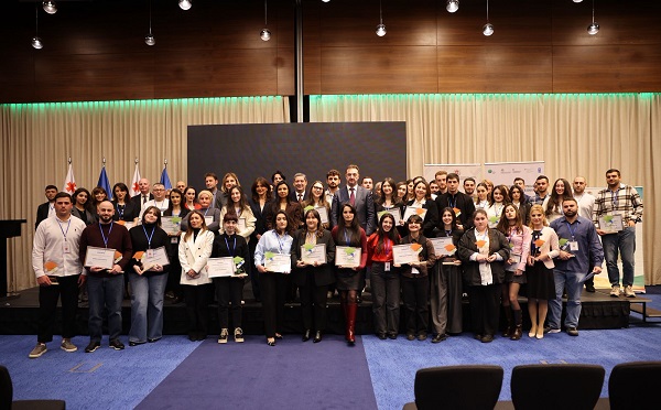 მწვანე და აგროსტიპენდიანტების დაჯილდოება გაიმართა