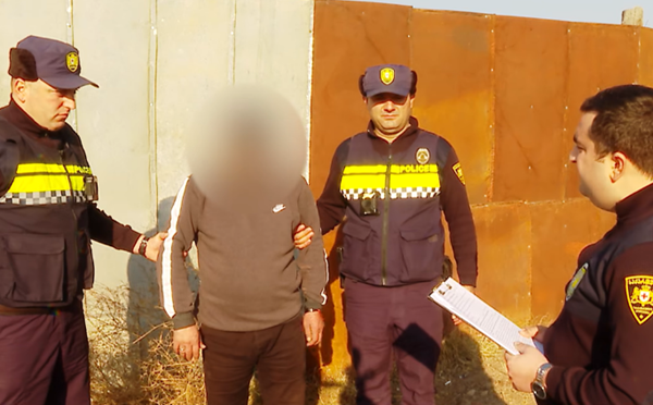 თბილისში განსაკუთრებით დიდი ოდენობით ნარკოტიკული საშუალებები ამოიღეს - დაკავებულია 4 პირი