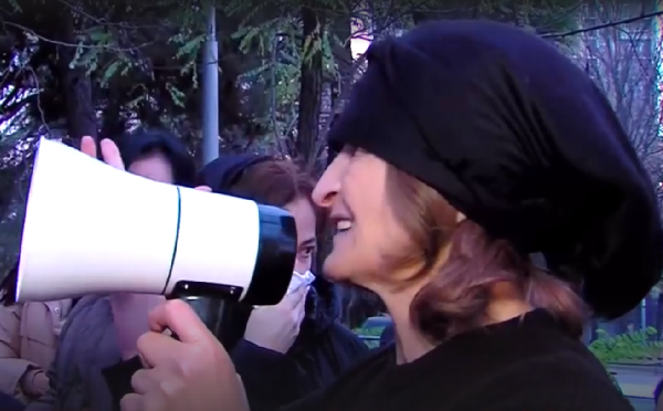 მოკლული მასწავლებლის, გიგა ავალიანის დედა პროკურატურას 2-კვირიან ვადას აძლევს საქმის გამოსაძიებლად და დამნაშავეების დასასჯელად