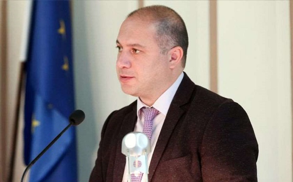 შემდეგი სასწავლო წლიდან ტესტურ რეჟიმში ყველა საჯარო სკოლაში, პირველიდან მეექვსე კლასის ჩათვლით, სავალდებულოდ ბრუნდება სასკოლო ფორმები - გივი მიქანაძე