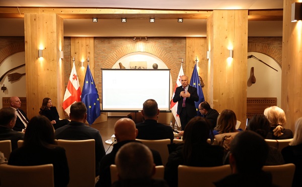 პლასტმასის ბოთლების გამოყენების რეგულირების საკითხზე ბიზნესსექტორთან შეხვედრა გაიმართა