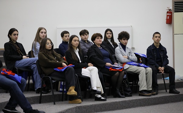 ნარჩენების მართვის კომპანიამ მოსწავლეებს და სტუდენტებს ქაღალდისა და მუყაოს განცალკევებულად შეგროვების საპილოტე პროექტი გააცნო