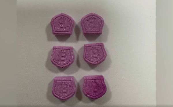 პოლიციამ განსაკუთრებით დიდი ოდენობით ნარკოტიკი ამოიღო - დაკავებულია 3 პირი