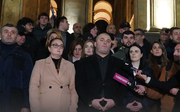 ირაკლი კობახიძემ დღეს ღიად აღიარა აღიარა, რომ ქართველი ხალხის წინააღმდეგ გამოიყენეს ქიმიური იარაღი, ხვალ, ფილარმონიასთან ძალიან ბევრი უნდა ვიყოთ და ერთად მოვითხოვოთ საერთაშორისო გამოძიება - თენგო თევზაძე