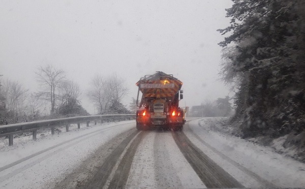 ნაქერალას უღელტეხილსა და საჩხერე(სარეკი)-უზუნთა-შქმერი-ზუდალის გზაზე მისაბმელიანი და ნახევრადმისაბმელიანი ავტოტრანსპორტის მოძრაობა აკრძალულია