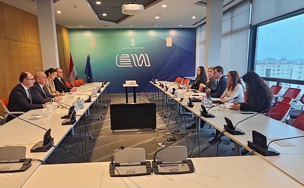 სოლომონ პავლიაშვილი, უნგრეთში ვიზიტის ფარგლებში, უნგრეთის ენერგეტიკის მინისტრის მოადგილეს, სახელმწიფო მდივანს, ჩაბა გონდოლას შეხვდა