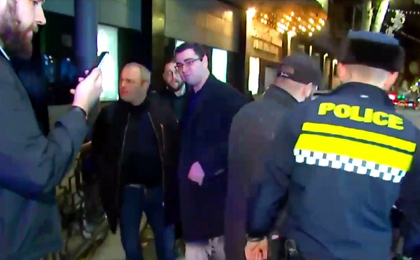 პოლიციამ გიგა ლემონჯავას ავტომობილი გაჩხრიკა