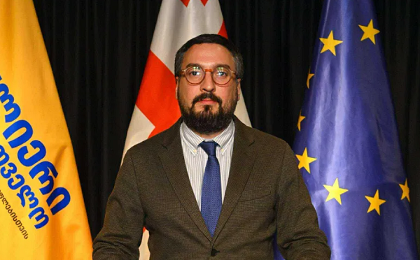 კობახიძემ ქართულ დიპლომატიაში ახალ წარმატებას მიაღწია და ამჯერად უკვე აშხაბადში პუტინთან ერთად იმყოფება, 