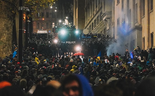 ევროპის საბჭოს კომისარმა ადამიანის უფლებების საკითხებში მაიკლ ო’ფლაერტიმ საქართველოს გენერალურ პროკურორს წერილით მიმართა, რომელშიც აღნიშნულია, რომ ქიმიური გამაღიზიანებლების შემცველი წყლის ჭავლის გამოყენება სრულად უნდა იქნას შესწავლილი