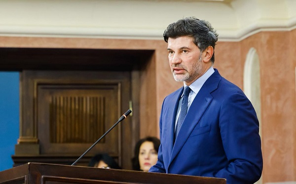 მიწისზედა მეტროს პროექტი დროებით შევაჩერეთ, რადგან ამ ეტაპზე უფრო პრიორიტეტული „ახმეტელის თეატრისა“ და „ვარკეთილის“ მეტროსადგურების ხაზების დაგრძელებაა - კახა კალაძე