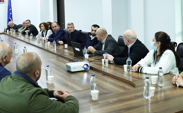სოფლის განვითარების სააგენტოს დირექტორმა ზურაბ გოზალიშვილმა შიდა ქართლის რეგიონული სამსახურის თანამშრომლებთან  სამუშაო შეხვედრა გამართა