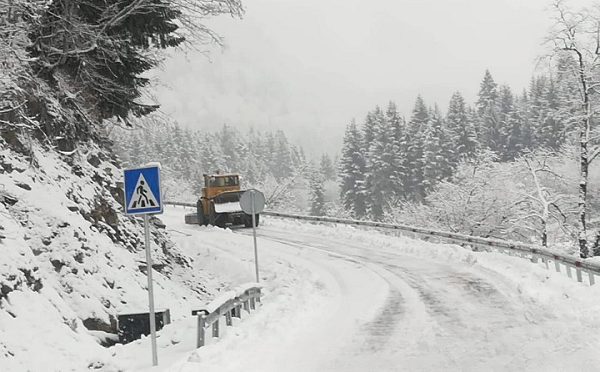 ნაქერალას უღელტეხილსა და საჩხერე(სარეკი)-უზუნთა-შქმერი-ზუდალის გზაზე მისაბმელიანი დ ნახევრადმისაბმელიანი ავტოტრანსპორტის მოძრაობა აკრძალულია