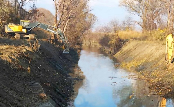 ქვემო ალაზნის მაგისტრალურ არხზე გაწმენდითი სამუშაოები მიმდინარეობს