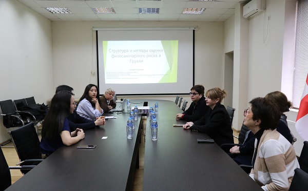 ყაზახეთის რესპუბლიკის ფიტოსანიტარიული რისკის ანალიზის სპეციალისტები სამეცნიერო-კვლევით ცენტრში იმყოფებოდნენ