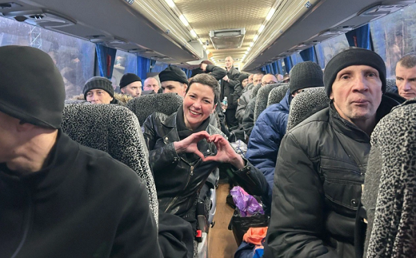 ბელარუსში გათავისუფლებული პოლიტპატიმრების უმეტესობა უკრაინაში გადაიყვანეს, მათ შორის არიან მარია კოლესნიკოვა და პრეზიდენტობის ყოფილი კანდიდატი ვიქტორ ბაბარიკო