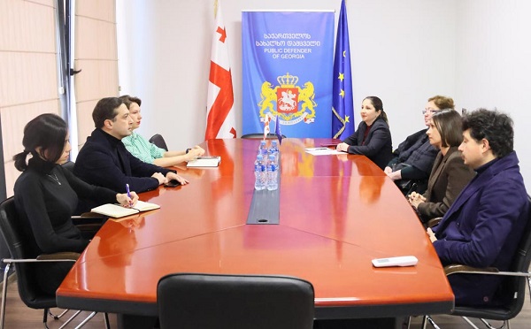 ლევან იოსელიანი ლევან ხაბეიშვილის ოჯახის წევრებს და ადვოკატს შეხვდა