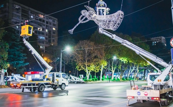 საახალწლო განათებების დემონტაჟის გამო მელიქიშვილის გამზირზე და კოსტავას ქუჩის ნაწილზე ღამის საათებში საავტომობილო მოძრაობა შეიზღუდება