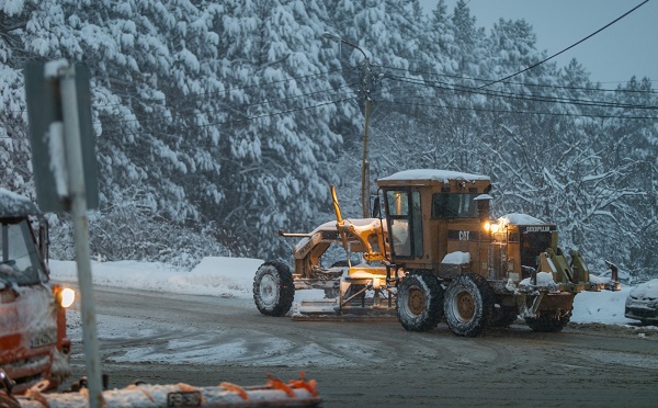 თბილისში და შემოერთებულ ტერიტორიებზე გზების ტექნიკური მარილით დამუშავება ინტენსიურ რეჟიმში გრძელდება - მერია