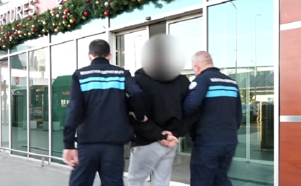 თბილისის საერთაშორისო აეროპორტში სამართალდამცველებს სიტყვიერი შეურაცხყოფა მიაყენა - გერმანიის მოქალაქე დააკავეს და საქართველოდან გააძევეს