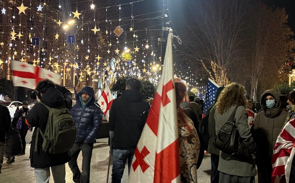 პარლამენტთან საპროტესტო აქცია მიმდინარეობს