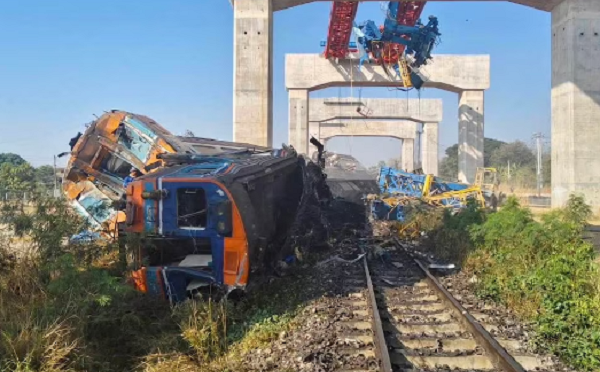 ტაილანდში მატარებელს ამწე დაეცა, დაიღუპა 19 და დაშავდა 80 ადამიანი