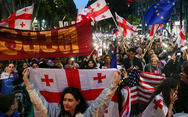 ქართველები, რომლებიც მამაცურად უძლებენ ყინვას და ხელისუფლების მხრიდან ძალადობის ბრალდებებს, უყურებენ ირანში დემოკრატიისთვის მებრძოლ დემონსტრანტებს და ხედავენ საკუთარ ბრძოლას კორუმპირებული რეჟიმის წინააღმდეგ - Fox News