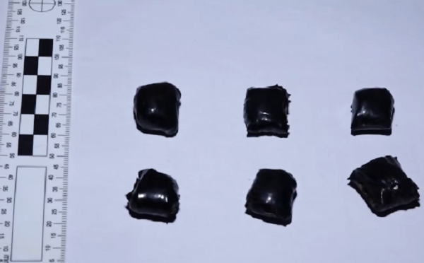 თბილისში ნარკოდანაშაულის ბრალდებით 3 პირი დააკავეს - ამოღებულია განსაკუთრებით დიდი ოდენობით ნარკოტიკი